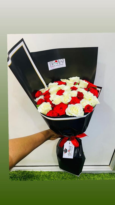 Red &amp; White Simple Bouquet